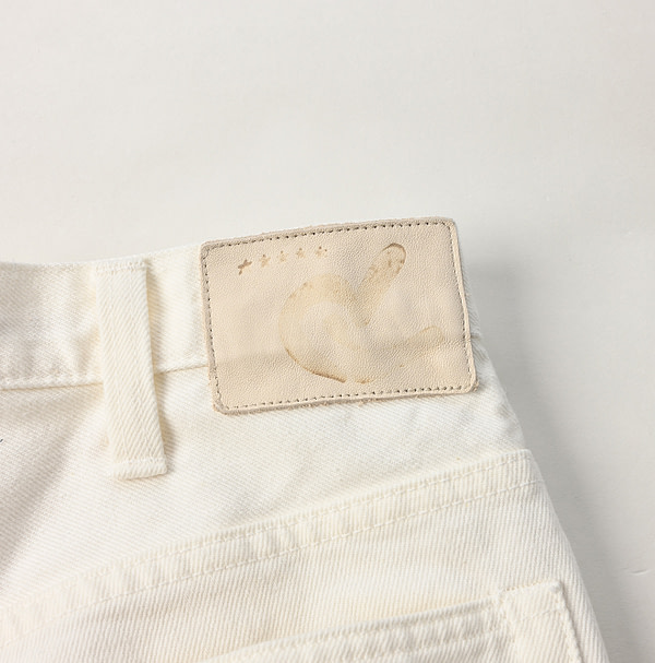 13oz Crosby 5 White Detail