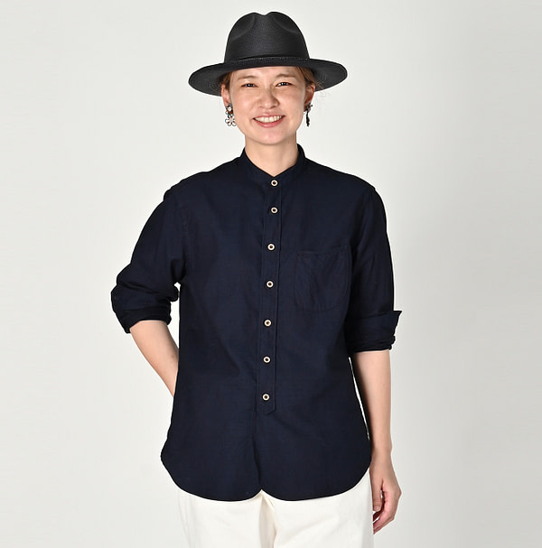 Indigo 504 OX 908 Loafer Stand Shirt Female Model