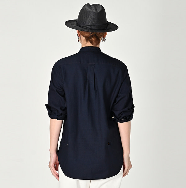 Indigo 504 OX 908 Loafer Stand Shirt Female Model