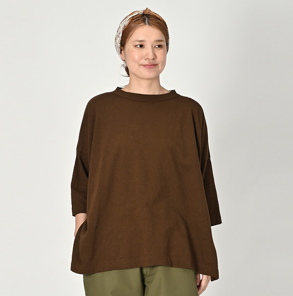 Tenjiku Big Slit T-shirt Female Model