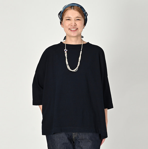 Indigo Tenjiku Big Slit T-shirt Nou Female Model