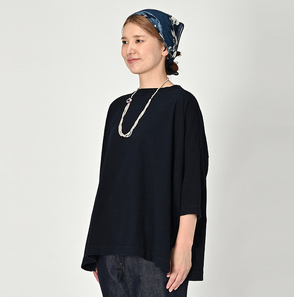 Indigo Tenjiku Big Slit T-shirt Nou Female Model