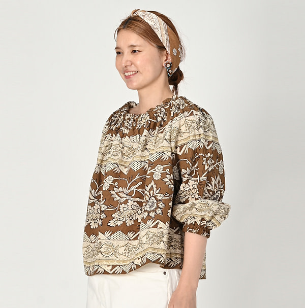 Sarasa Block Print Puff Blouse Female Model