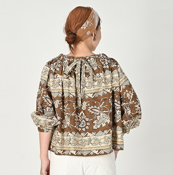 Sarasa Block Print Puff Blouse Female Model