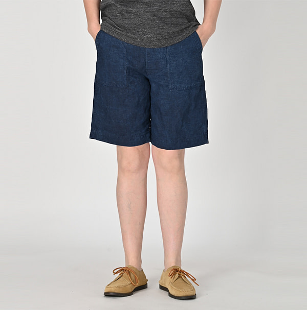 Indigo Linen Cloth 908 Baker Short Pants Female Model