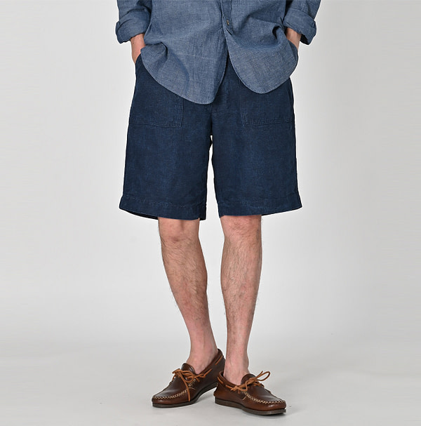 Indigo Linen Cloth 908 Baker Short Pants Male Model