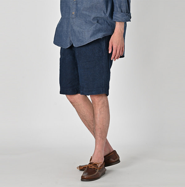 Indigo Linen Cloth 908 Baker Short Pants Male Model