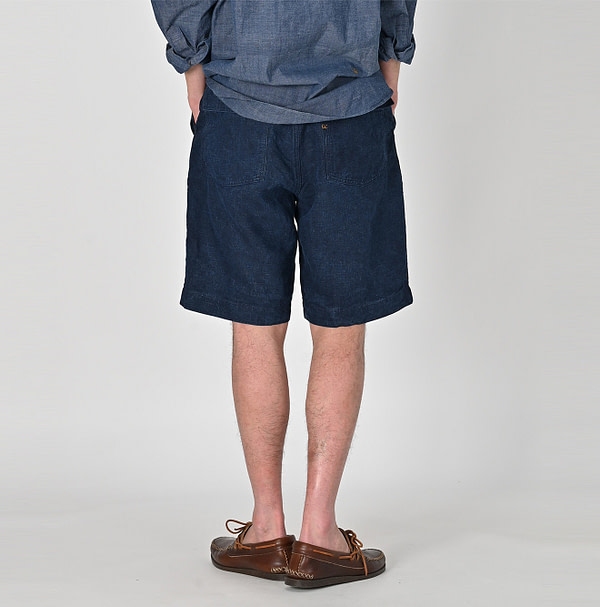 Indigo Linen Cloth 908 Baker Short Pants Male Model