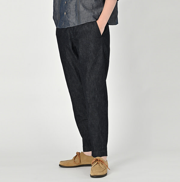 Mugihiko Denim Easy Slacks WOMEN Female Model