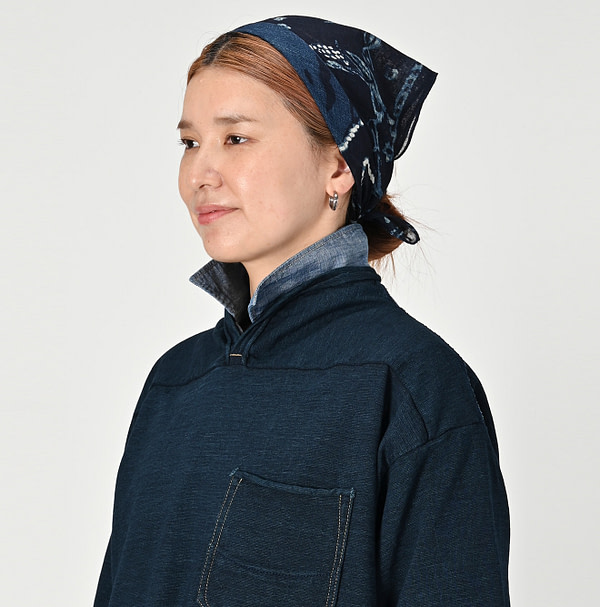 Indigo Gauze Picture Book Bandana Female Model