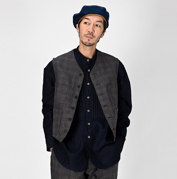 Yorimoku Cotton Tweed 908 4-pocket Vest Male Model