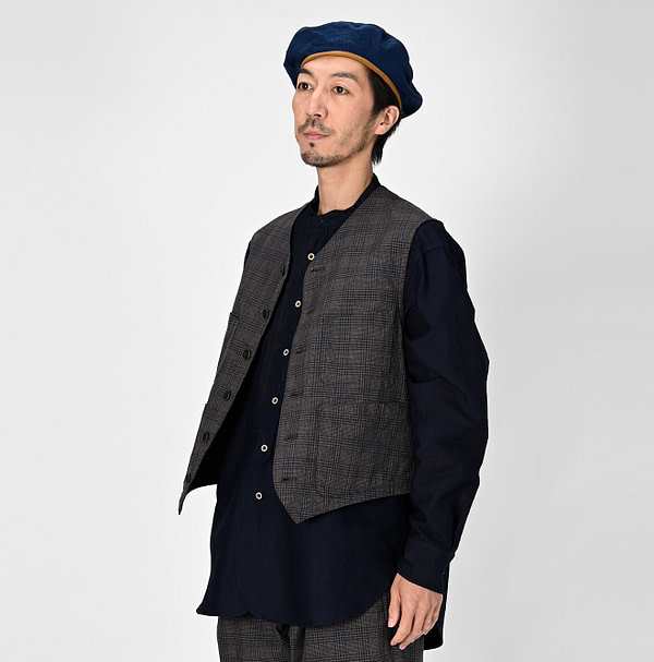 Yorimoku Cotton Tweed 908 4-pocket Vest Male Model