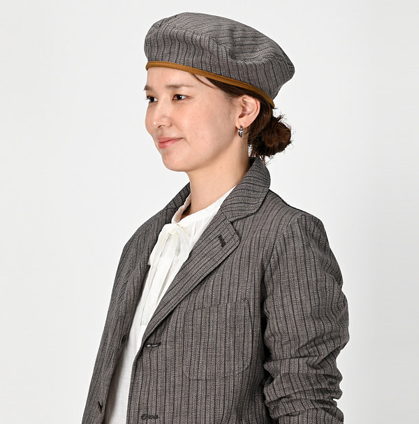 Yorimoku Cotton Tweed Beret Female Model