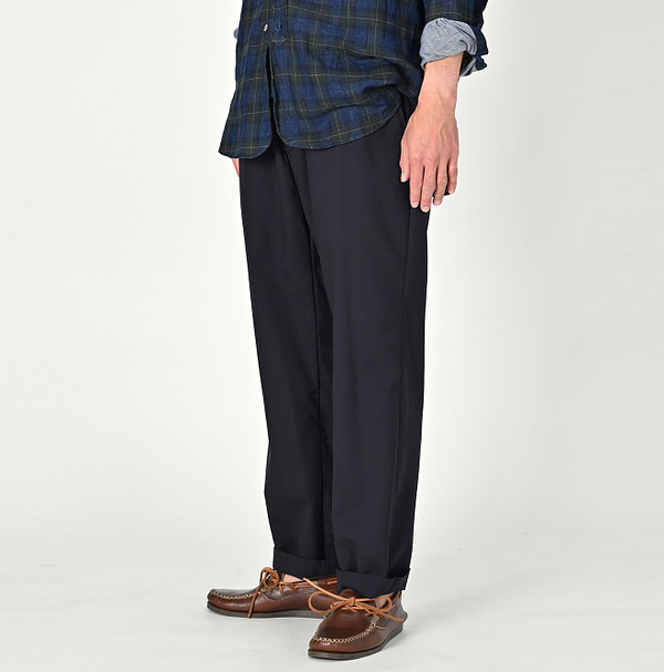 Combed Wool Easy Slacks MEN Female Model