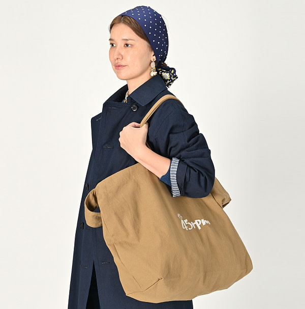 Indian 45 Star Tote Large Female Model