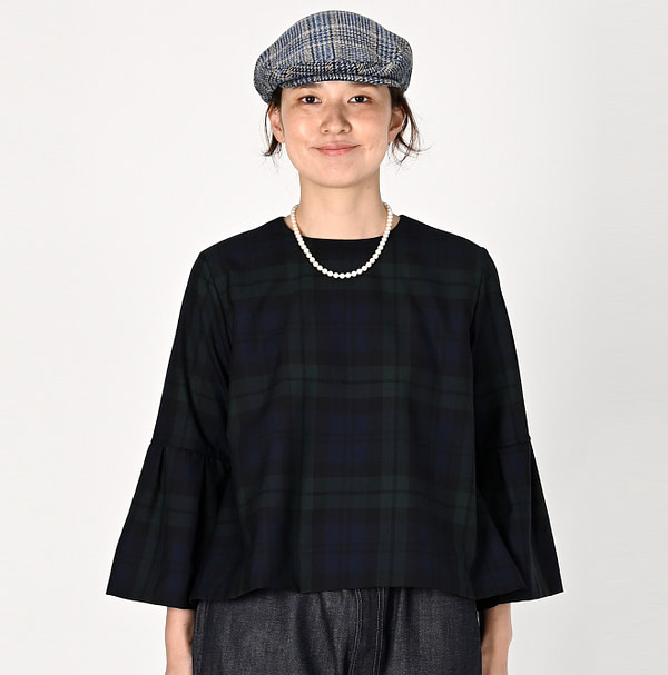 Combed Wool Lehua Blouse Female Model