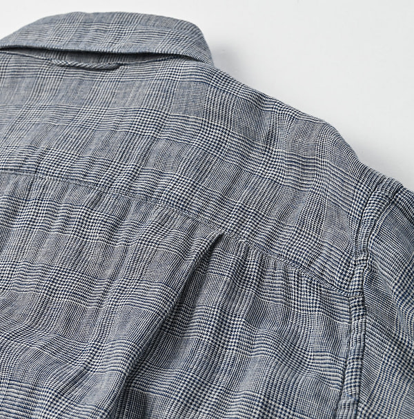 Indigo Fuwafuwa Double Woven Tuck Blouse Detail