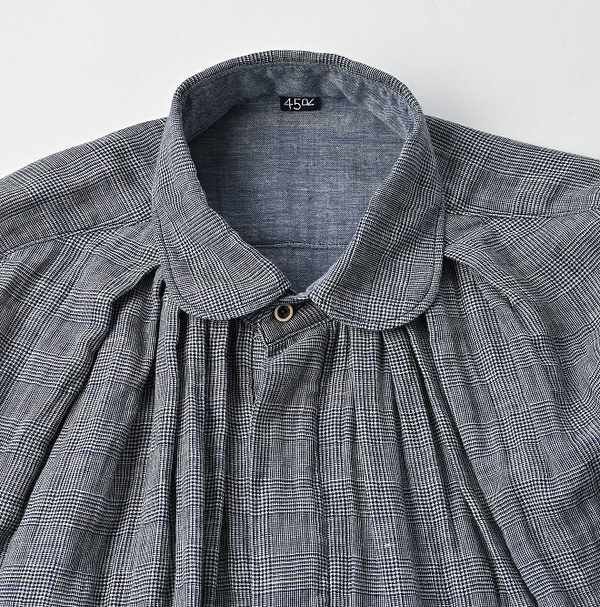 Indigo Fuwafuwa Double Woven Tuck Blouse Detail