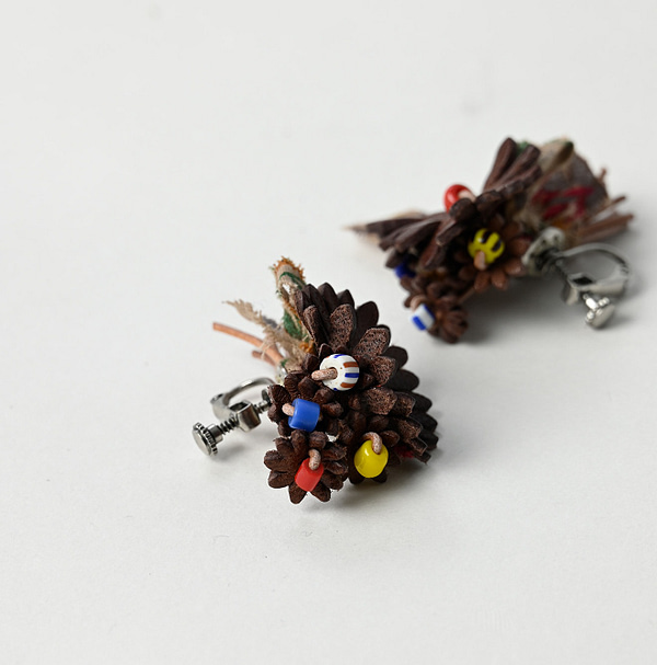 Leather x Glass Beads Bouquet Flower Earrings Detail