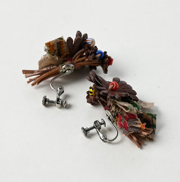 Leather x Glass Beads Bouquet Flower Earrings Detail