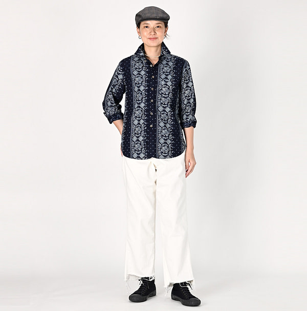 Indigo Paisley Dot Stripe Print 908 Loafer Shirt Female Model