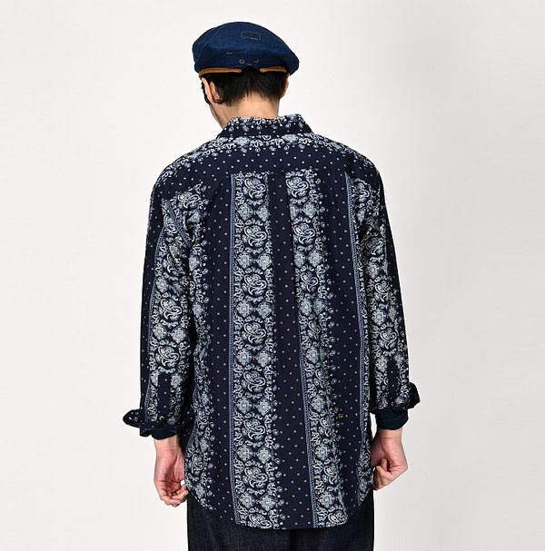 Indigo Paisley Dot Stripe Print 908 Loafer Shirt Male Model