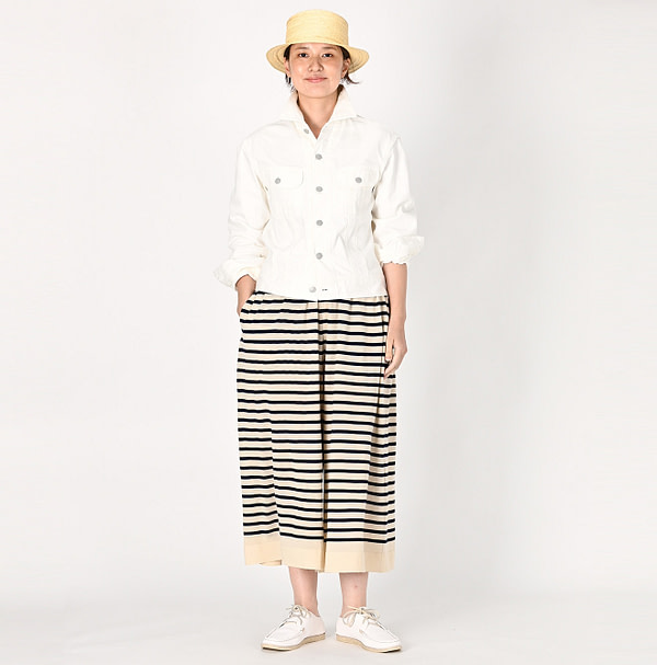 Combed Wool Basque Tenjiku Easy Pants Female Model