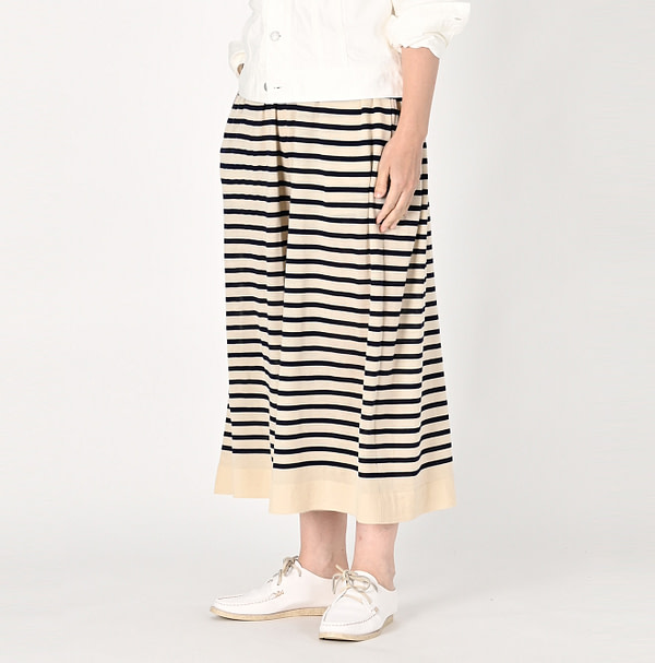 Combed Wool Basque Tenjiku Easy Pants Female Model
