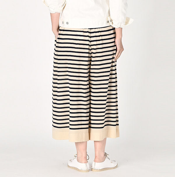 Combed Wool Basque Tenjiku Easy Pants Female Model
