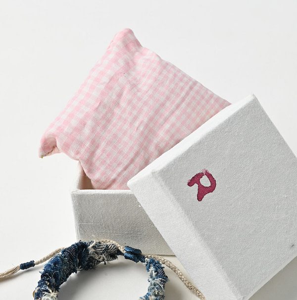 Ai Cloth Woven Bracelet Detail