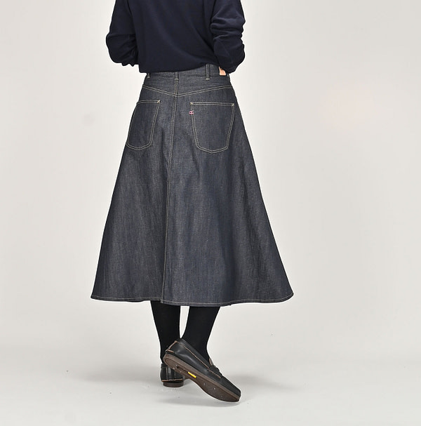 Rye Mugi Denim Crossover Skirt Itchora Female Model