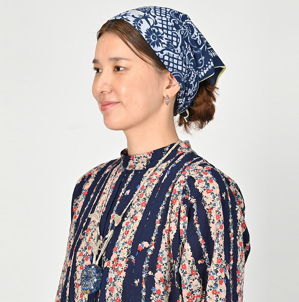 Tenjiku Flower Sarasa Bandana Female Model