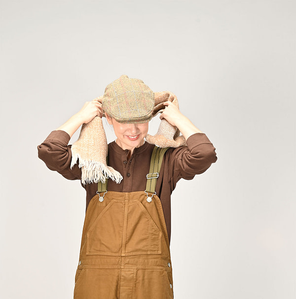 Indian Merino Cashmere Herringbone Muffler Female Model