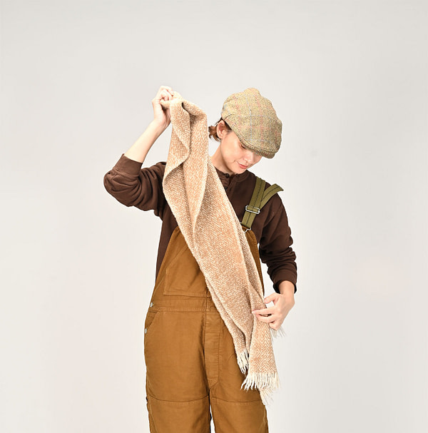 Indian Merino Cashmere Herringbone Muffler Female Model