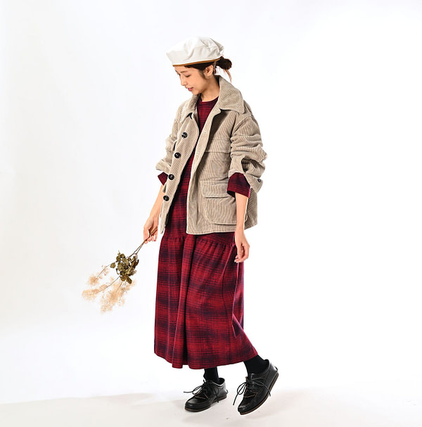 Selvedge Corduroy 908 Hunting Jacket Female Model