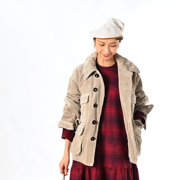 Selvedge Corduroy 908 Hunting Jacket Female Model