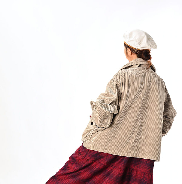 Selvedge Corduroy 908 Hunting Jacket Female Model
