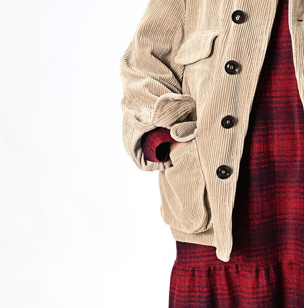 Selvedge Corduroy 908 Hunting Jacket Female Model
