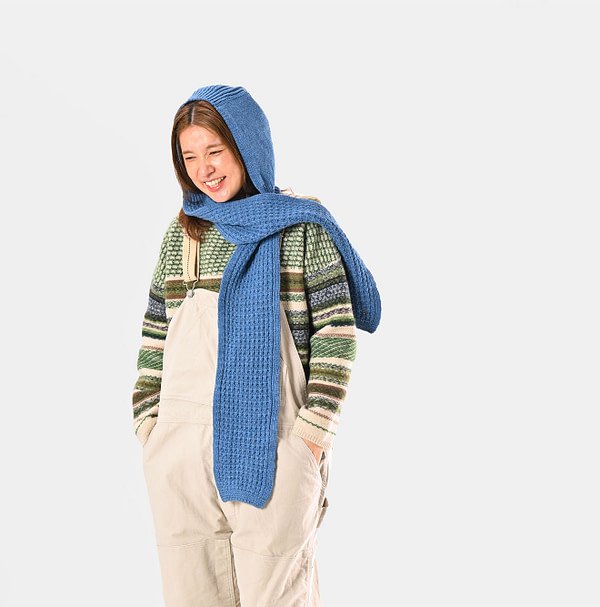 Dacapo Hooded Muffler Female Model