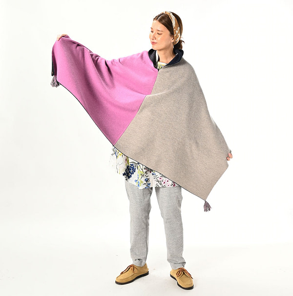 Float W-faced Poncho Female Model