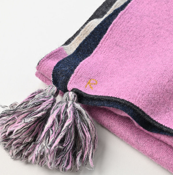 Float W-faced Poncho Detail