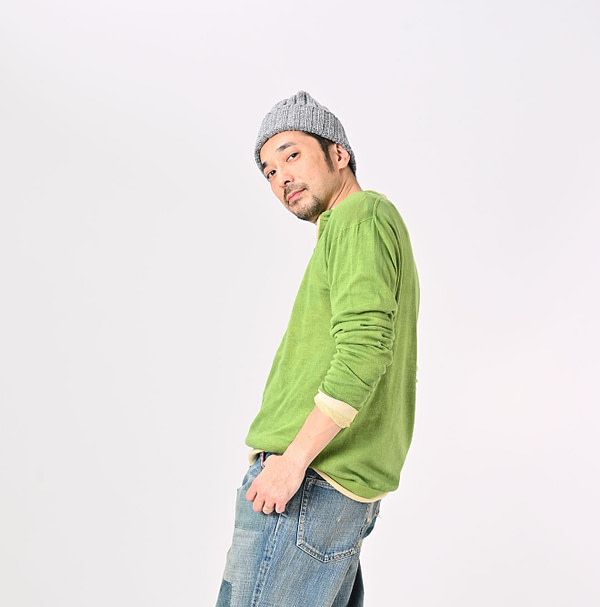 Plant Dyed Whole Super Gauze 908 Henley Male Model
