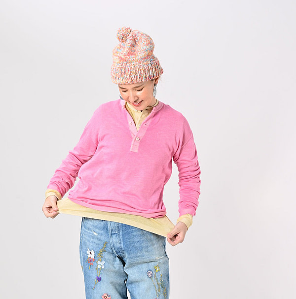 Plant Dyed Whole Super Gauze 908 Henley Female Model