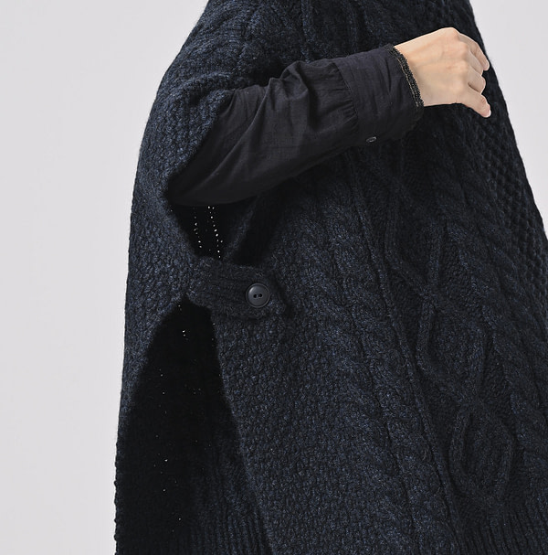 Cashmere Aran Poncho Detail