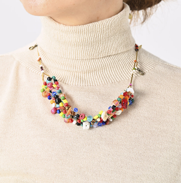 Ami Ami Wire Beads Necklace Female Model