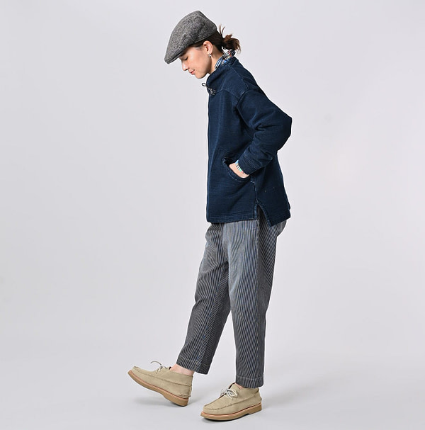 Indigo Urake 908 Outer Sweat Zyu Female Model