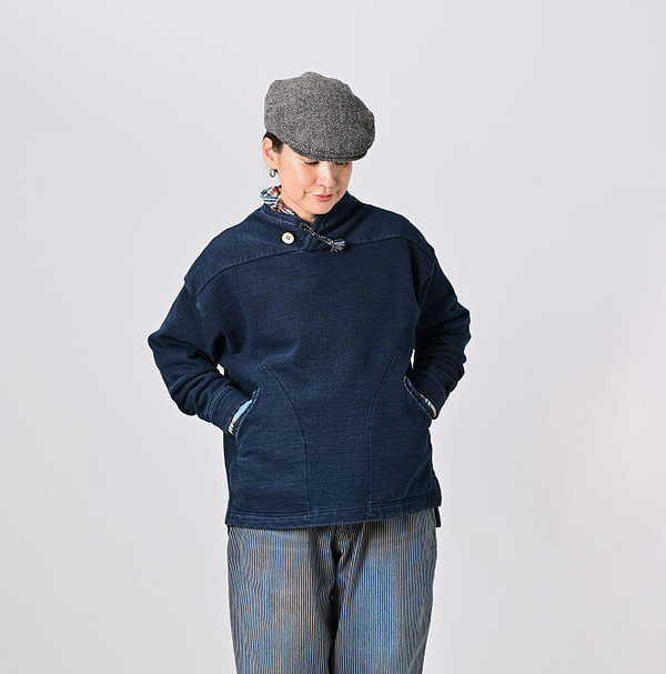 Indigo Urake 908 Outer Sweat Zyu Female Model