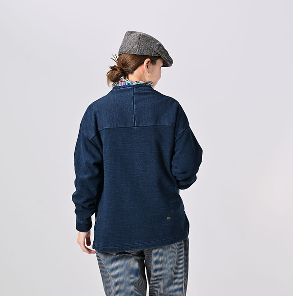 Indigo Urake 908 Outer Sweat Zyu Female Model