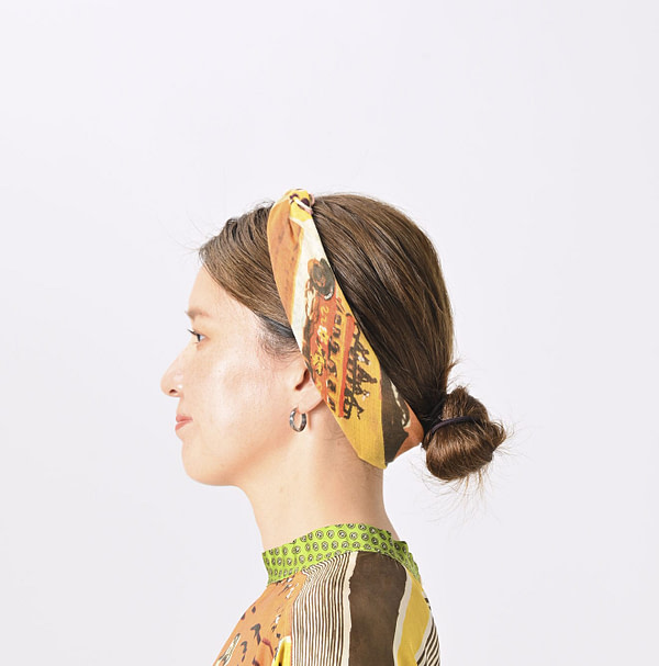 Gauze Picture Book Bandana Female Model