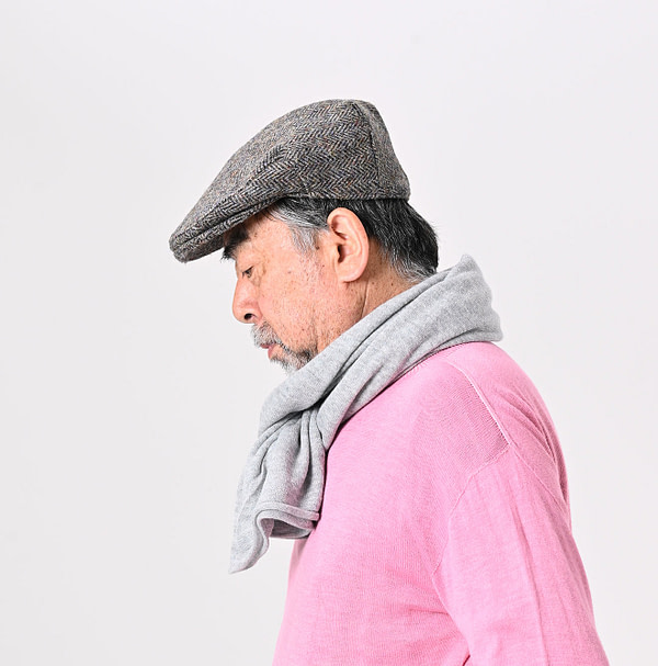 Plant Dyed Cashmere Super Gauze Muffler Female Model